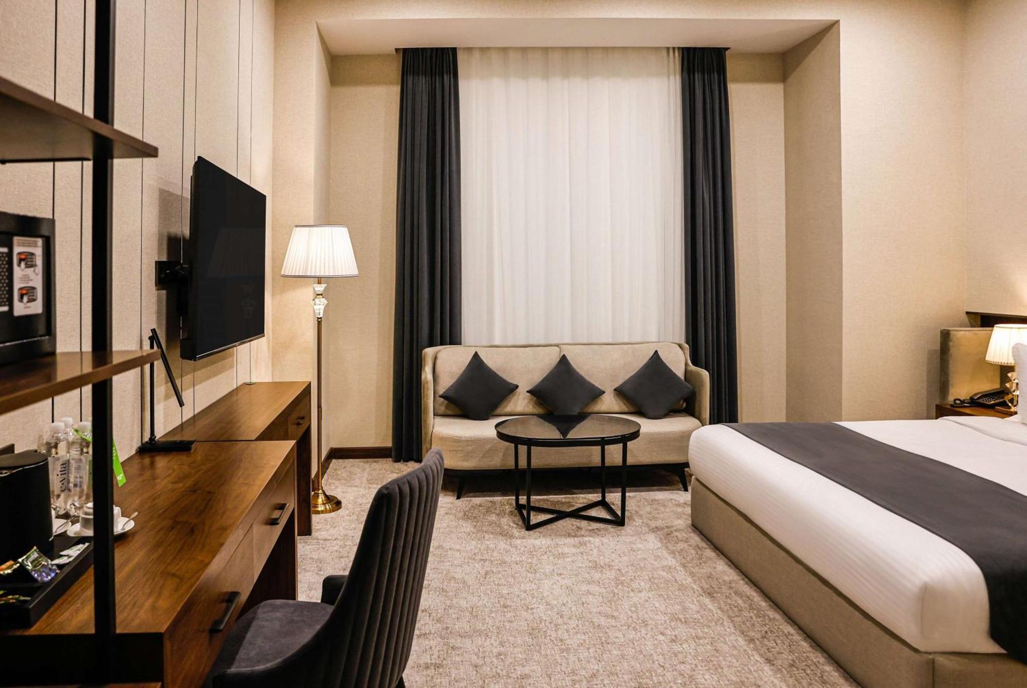 Hotel Wyndham Garden Taškent Exteriér fotografie